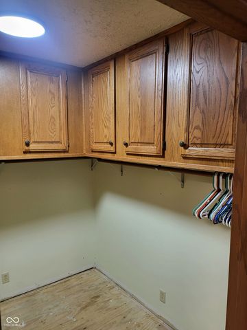 2554 S Barker Road, Veedersburg, IN 47987