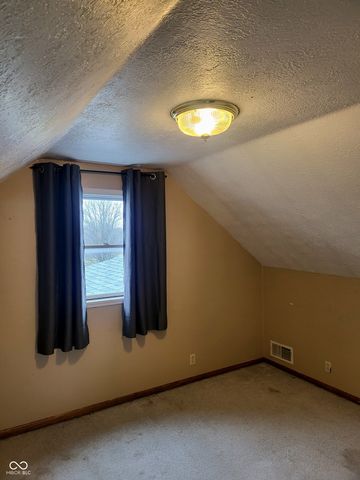 2554 S Barker Road, Veedersburg, IN 47987