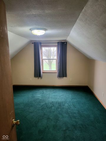 2554 S Barker Road, Veedersburg, IN 47987