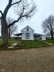 2554 S Barker Road, Veedersburg, IN 47987