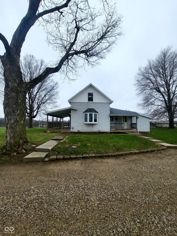 2554 S Barker Road, Veedersburg, IN 47987