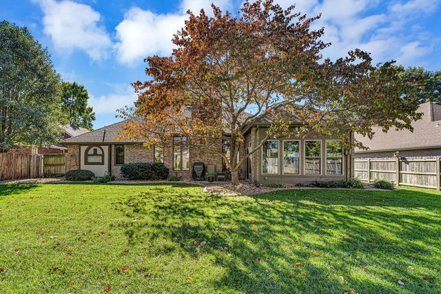 709 W Jackson Avenue, Nixa, MO 65714