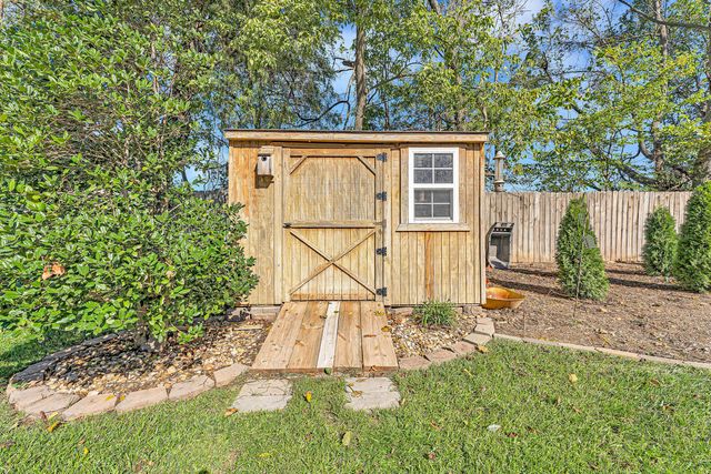 709 W Jackson Avenue, Nixa, MO 65714