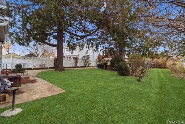 2097 Washington Avenue, Seaford, NY 11783