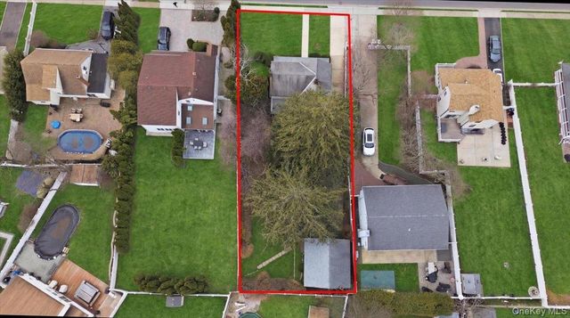 2097 Washington Avenue, Seaford, NY 11783