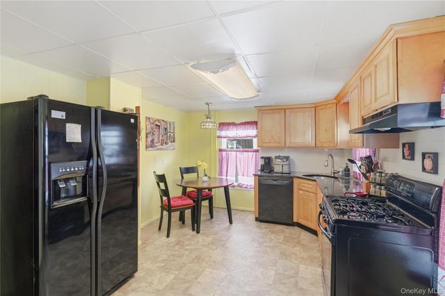 2097 Washington Avenue, Seaford, NY 11783