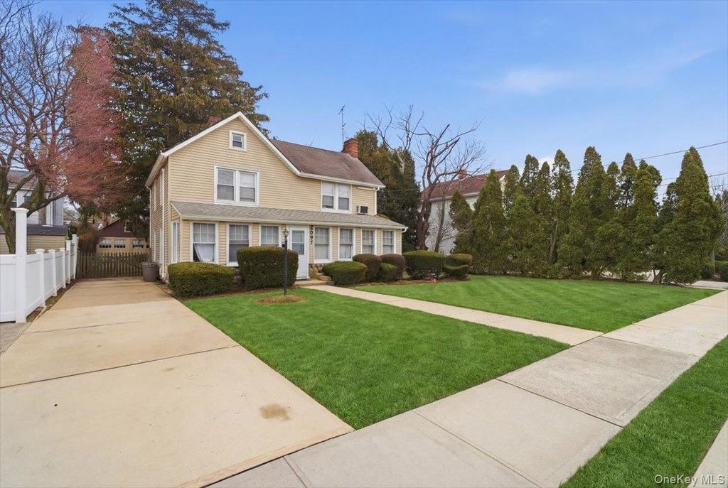 2097 Washington Avenue, Seaford, NY 11783