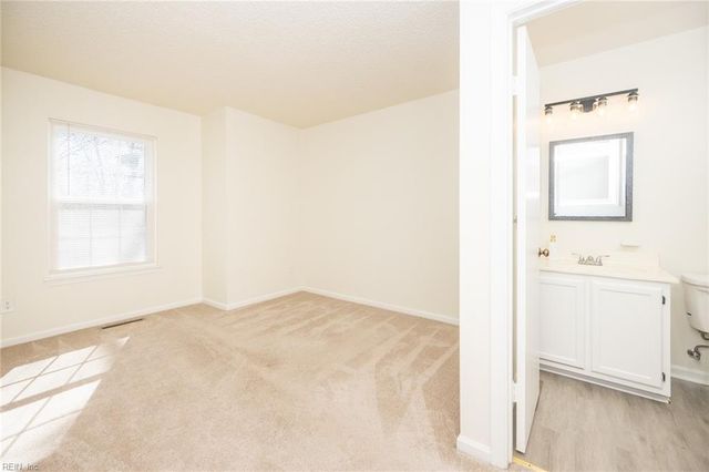 600 Butterwick CT, Chesapeake, VA 23320