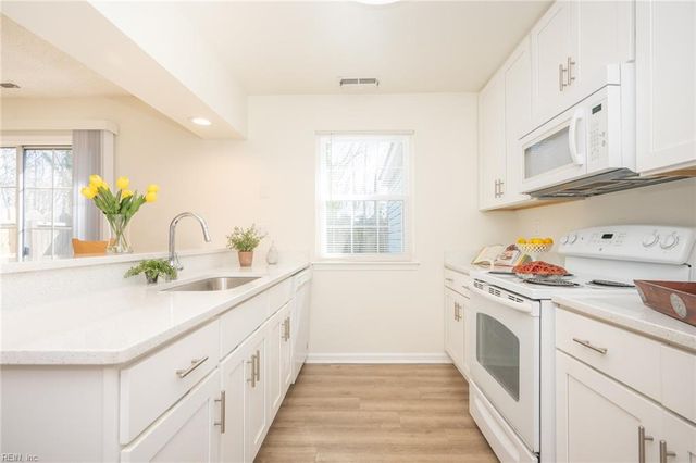 600 Butterwick CT, Chesapeake, VA 23320