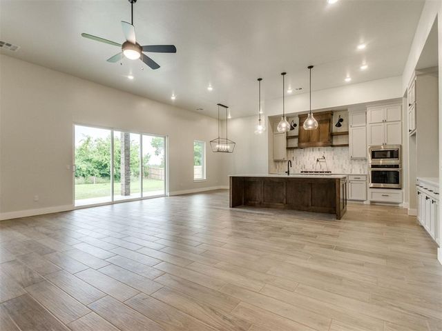 4025 Great Redwood Road, Newcastle, OK 73072
