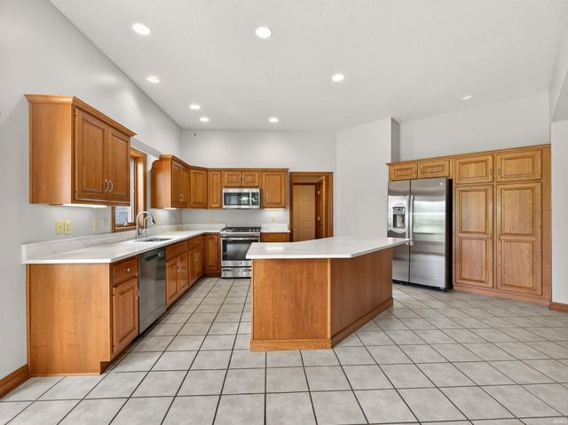 1908 Bent Tree Court, Auburn, IN 46706