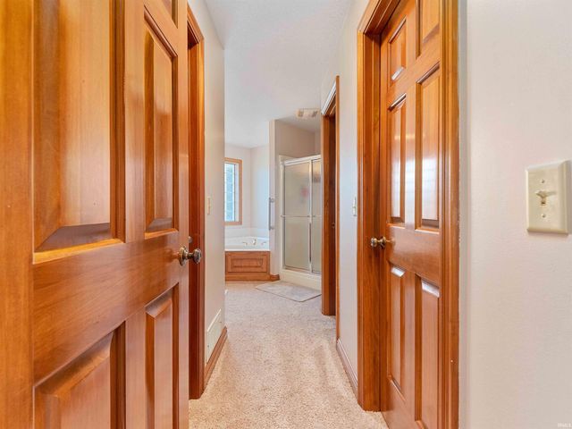 1908 Bent Tree Court, Auburn, IN 46706