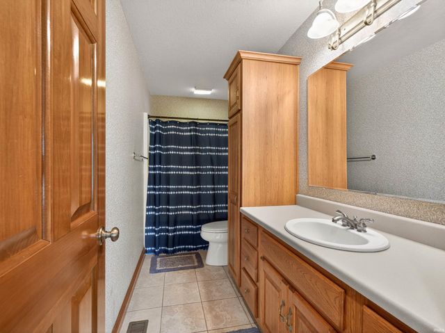 1908 Bent Tree Court, Auburn, IN 46706