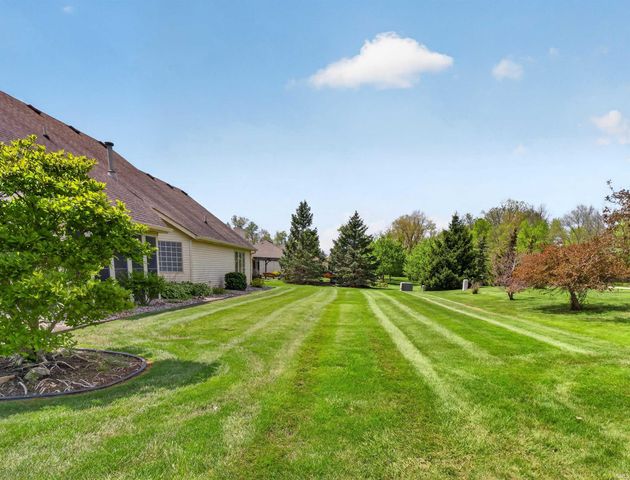 1908 Bent Tree Court, Auburn, IN 46706