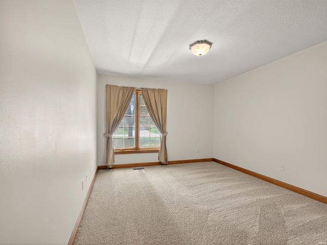 1908 Bent Tree Court, Auburn, IN 46706
