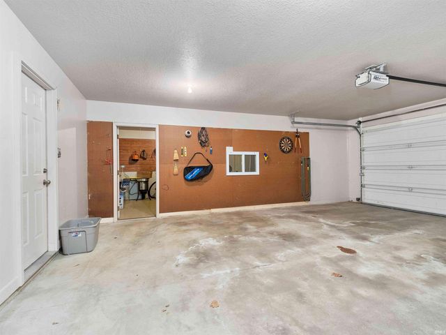1908 Bent Tree Court, Auburn, IN 46706