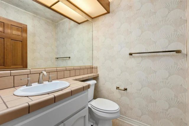 2583 Navarra Drive D, Carlsbad, CA 92009