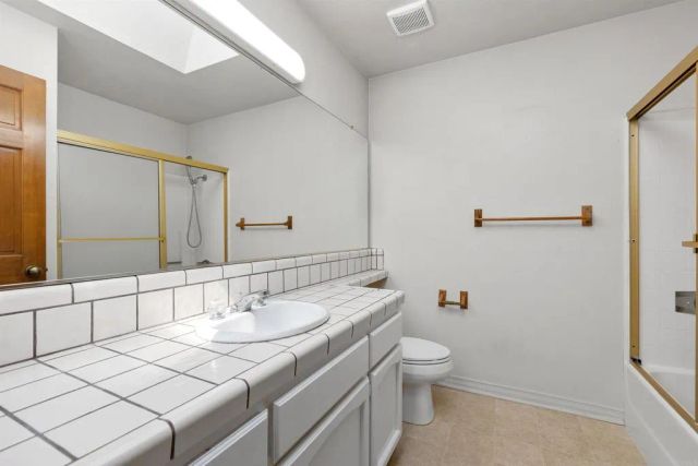 2583 Navarra Drive D, Carlsbad, CA 92009