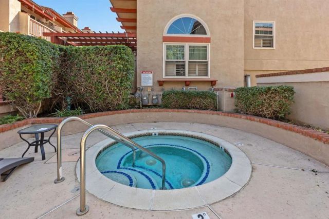 2583 Navarra Drive D, Carlsbad, CA 92009