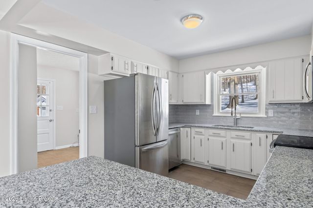 8199 Arnoldtown Rd, Louisville, KY 40214