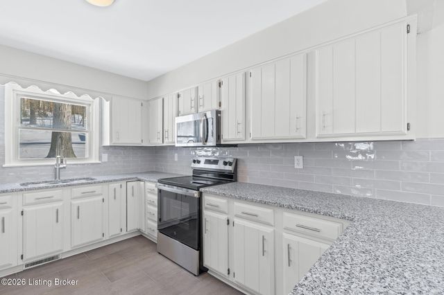 8199 Arnoldtown Rd, Louisville, KY 40214