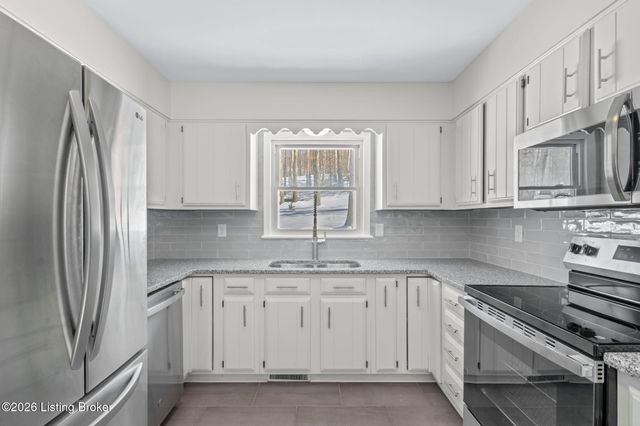 8199 Arnoldtown Rd, Louisville, KY 40214