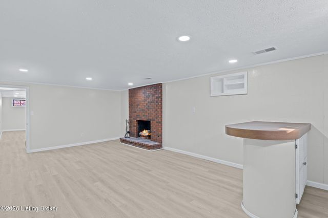 8199 Arnoldtown Rd, Louisville, KY 40214