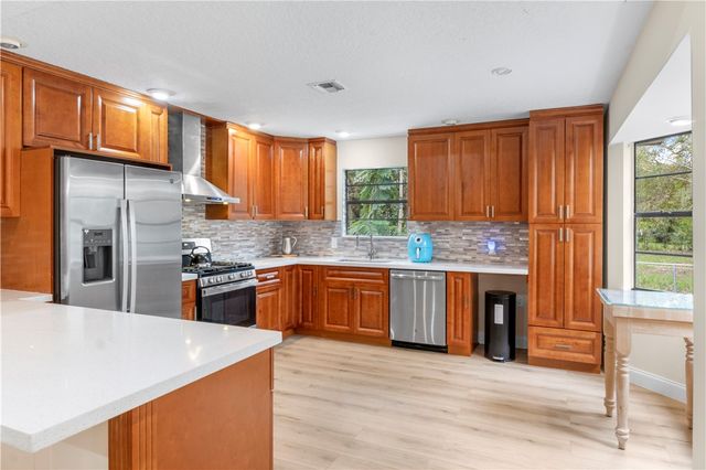 6226 5th Street Street, Vero Beach, FL 32968