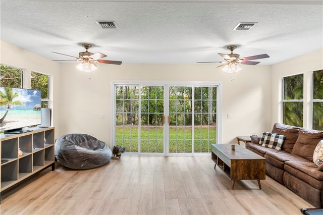 6226 5th Street Street, Vero Beach, FL 32968