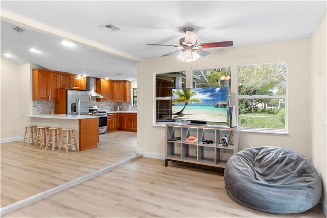 6226 5th Street Street, Vero Beach, FL 32968