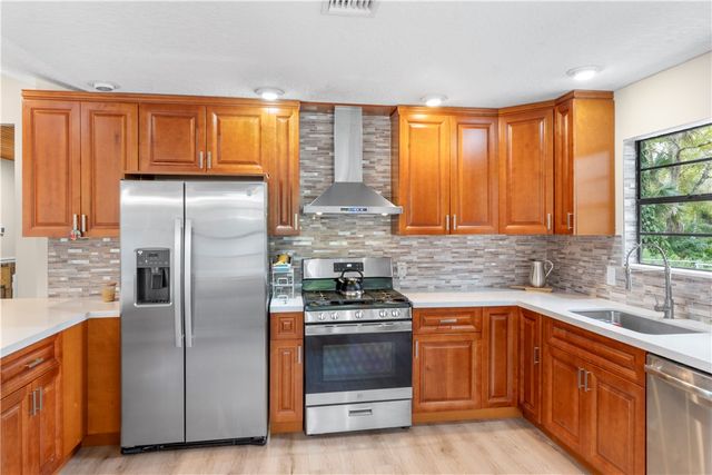 6226 5th Street Street, Vero Beach, FL 32968