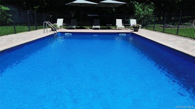 3 Hunter Court, Dix Hills, NY 11746