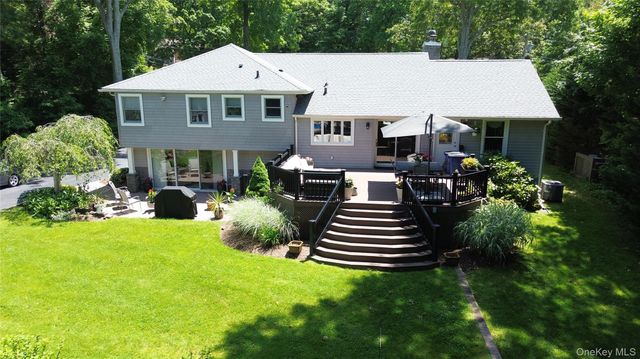 3 Hunter Court, Dix Hills, NY 11746