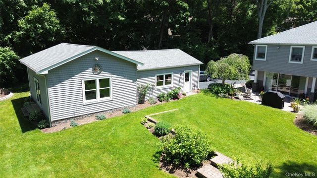 3 Hunter Court, Dix Hills, NY 11746