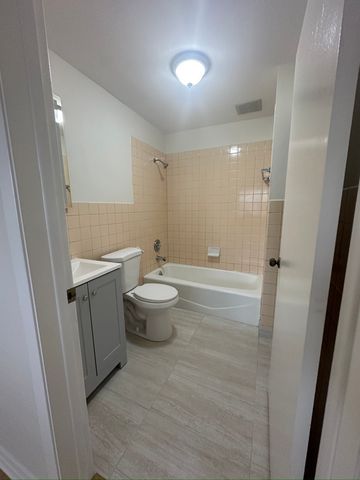 8164 W Forest Preserve Avenue 2N, Chicago, IL 60634