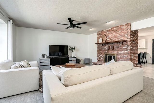 7415 W 74th Street, Overland Park, KS 66204