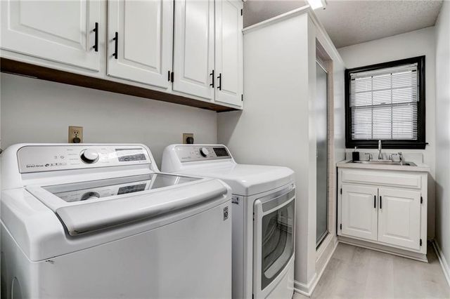 7415 W 74th Street, Overland Park, KS 66204