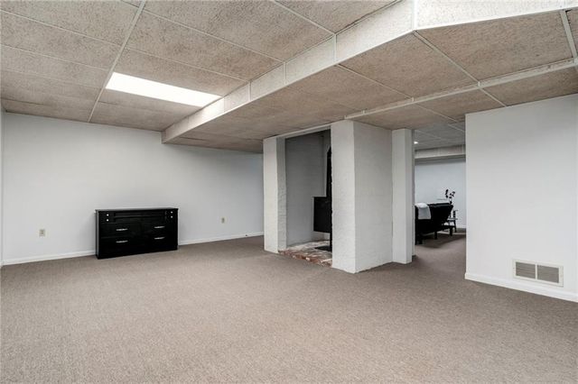 7415 W 74th Street, Overland Park, KS 66204