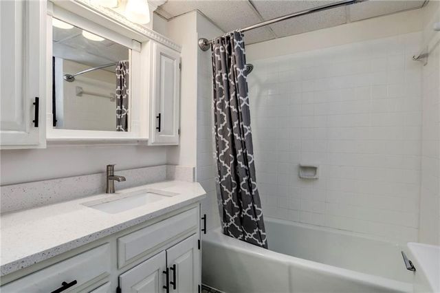 7415 W 74th Street, Overland Park, KS 66204