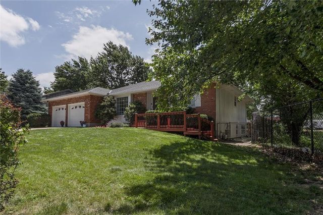 7415 W 74th Street, Overland Park, KS 66204