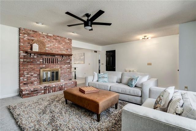 7415 W 74th Street, Overland Park, KS 66204