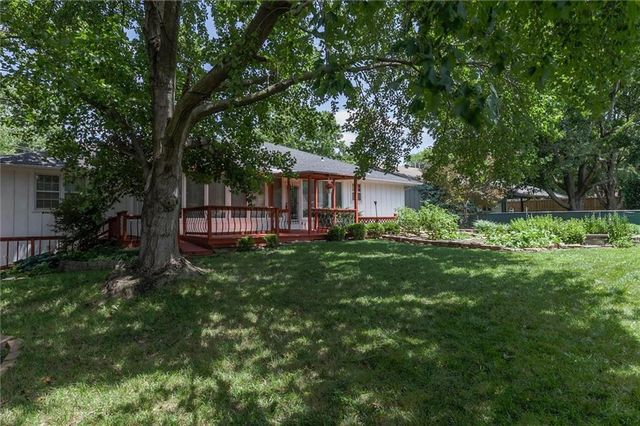 7415 W 74th Street, Overland Park, KS 66204