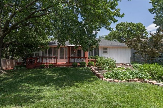 7415 W 74th Street, Overland Park, KS 66204