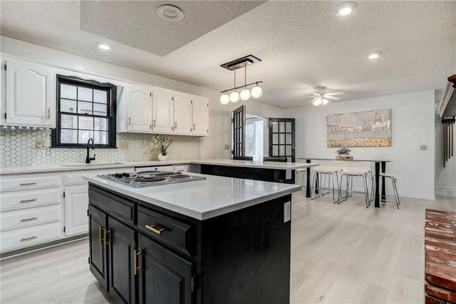 7415 W 74th Street, Overland Park, KS 66204