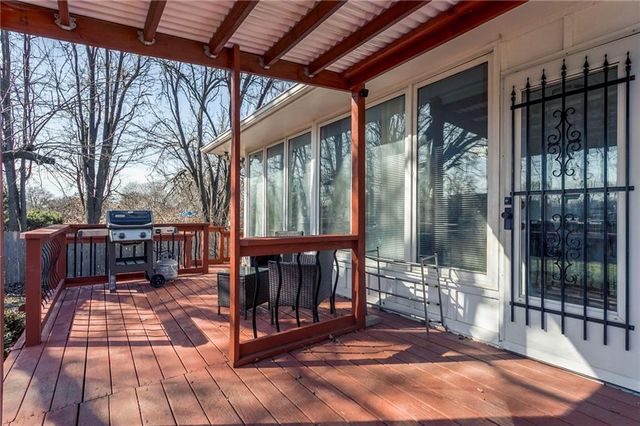 7415 W 74th Street, Overland Park, KS 66204