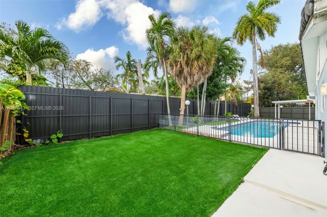 19040 S Saint Andrews Drive, Hialeah, FL 33015