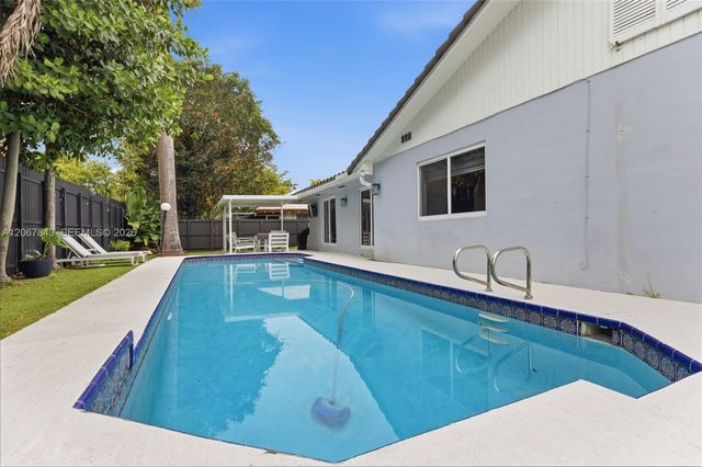 19040 S Saint Andrews Drive, Hialeah, FL 33015