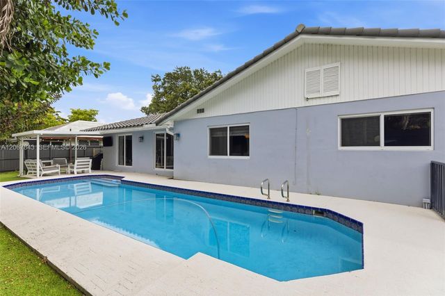 19040 S Saint Andrews Drive, Hialeah, FL 33015
