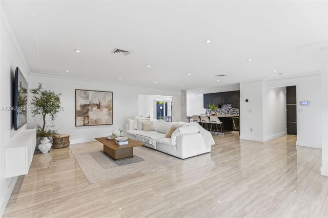 19040 S Saint Andrews Drive, Hialeah, FL 33015