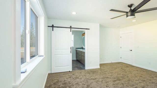 1106 Cascade Loop, Cave Junction, OR 97523